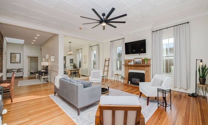 New Bedford Apartamento | Historic New Bedford Henry’s on William! 4 Bedroom