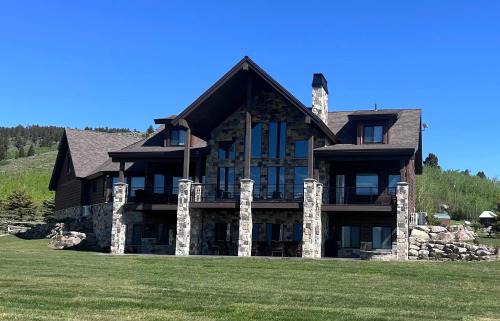 Island Park Casa | Henrys Lake Walkout Cabin