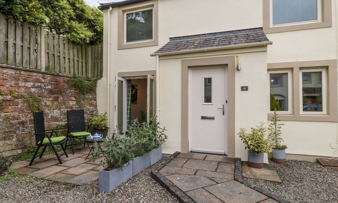 Wing Cabaña | HERDWICK COTTAGE, family friendly, with a garden in Brampton, Cumbria