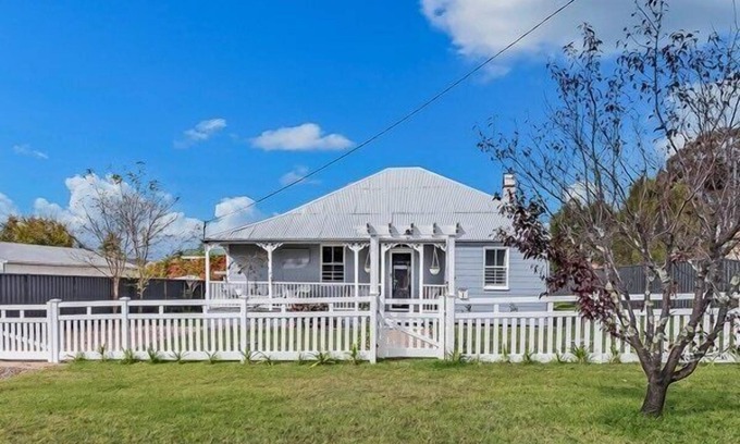 Stanthorpe Cabaña | Addisons Stanthorpe with Hot Tub