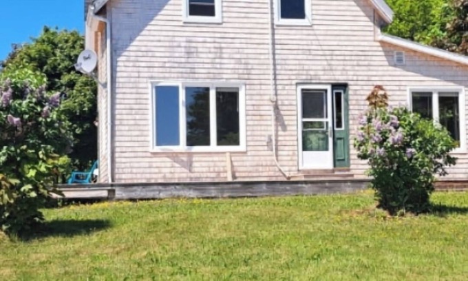 Bonshaw Otro | Heritage farmhouse with spectacular island views