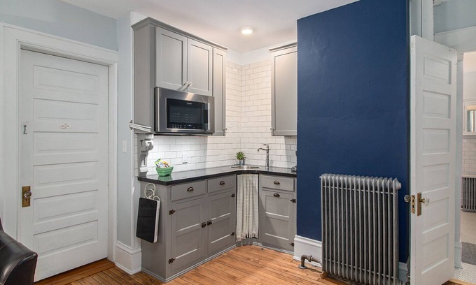 Grand Rapids Apartamento | Heritage Hill Apt with efficiency kitchen in walkable neighborhood