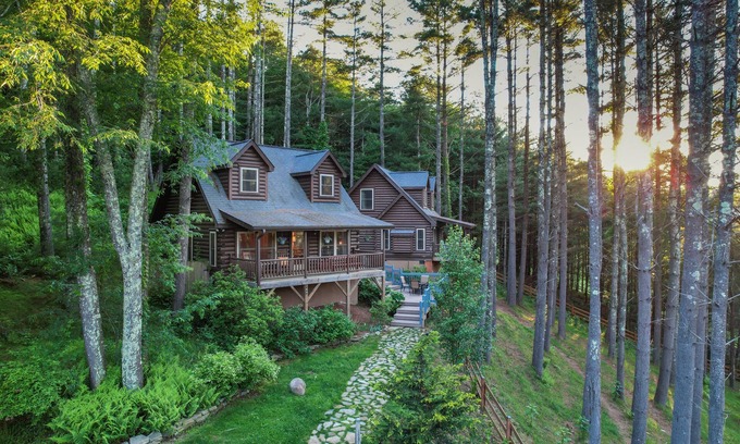 Valle Crucis Cabina | Heritage Hill Cabins