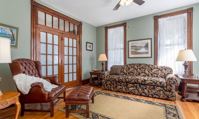 Hughesville Apartamento | Heritage Home Stays right in the heart of Hughesville, PA.