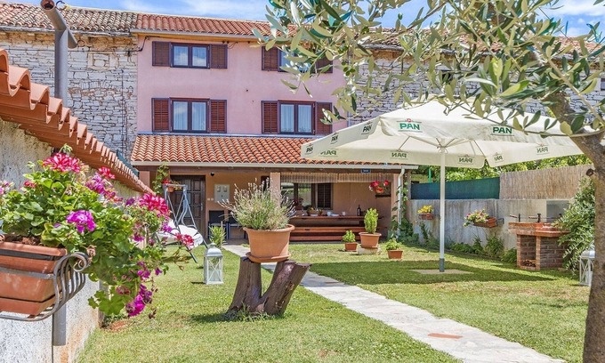 Orihi Casa | Casa con patrimonio en Orihi con un elegante jardín