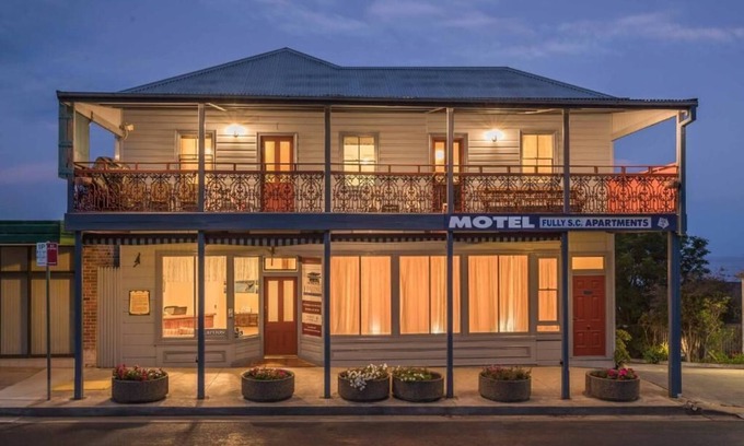 Eden Hotel | Heritage House Motel & Units