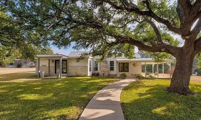 Driftwood Casa | Heritage Oaks Haus