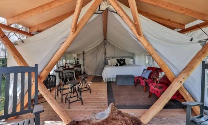 Bozeman Cabina | Heritage Ranch 'Captain' Glamping Tent (3)