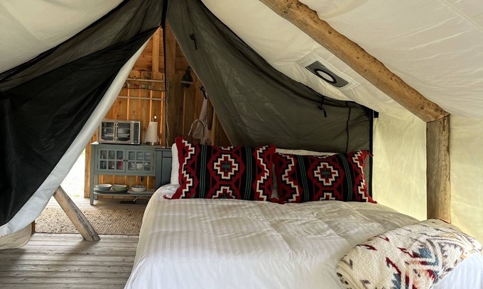 Bozeman Cabina | Heritage Ranch 'Sacajawea' Glamping Tent (4)