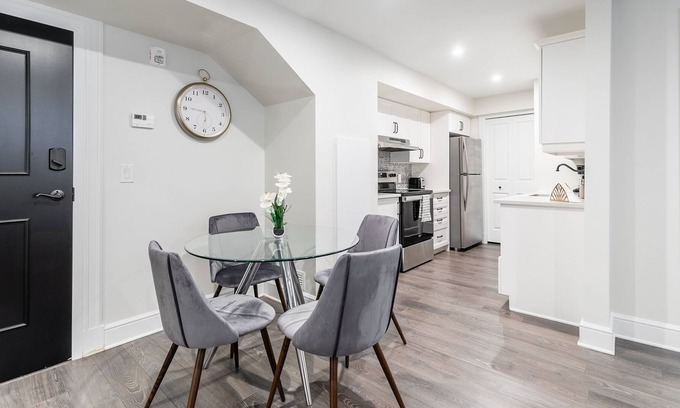 Smiths Falls Apartamento | Heritage Rideau 2Br Apartment. Free Parking