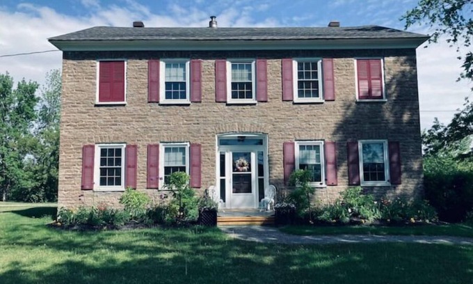 Merrickville-Wolford Casa | Heritage Stone House on the Rideau Canal