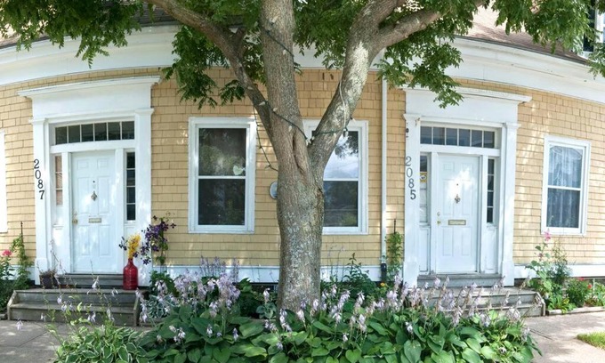 Downtown Halifax Apartamento | Heritage Townhouse in Downtown Halifax