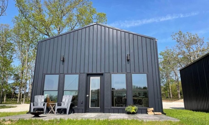 Mount Sterling Casa | Hermann Modern Lakeside Cabins (Cabin 1)