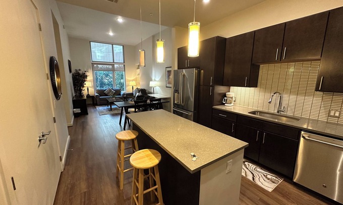 MacGregor Apartamento | Hermann Park apartment, Near MD Anderson Hospital, Shuttle service included.