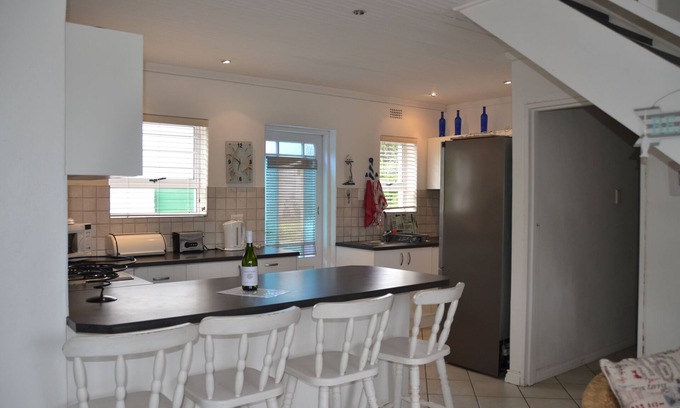 Vermont Cabaña | Hermanus Beach Cottage 2