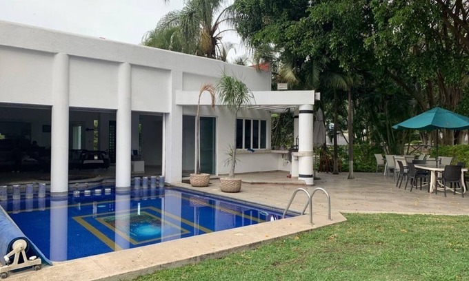 Lomas de Cocoyoc Casa | Villa Laurel Hermosa casa vacacional Fraccionamiento Lomas de Cocoyoc 10 pax