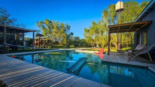 Carlos Keen Casa | Hermosa Casa con piscina