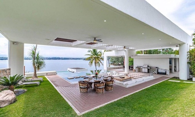 Tequesquitengo Casa | Hermosa casa junto al lago con infinity pool & jacuzzi