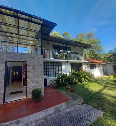 San Francisco Chalet De Esquí | Hermosa finca en San Francisco, Cundinamarca