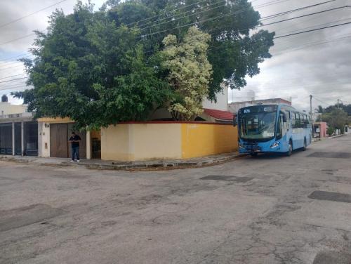 Merida Municipality Villa | hermosa residencia tres recamaras con aire acondicionado independientes con siete camas matrimoniales hamacas piscina bar terrazas árboles excelente ubicación totalmente bardeada internet y televisión en toda la casa