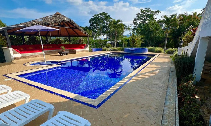 Restrepo Cabina | Hermosa y acogedora finca en Restrepo 5 Habitaciones para 20 personas.