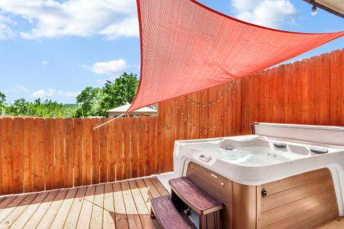 Canyon Lake Casa | Heroes Lair at Coddiwomple Cottages