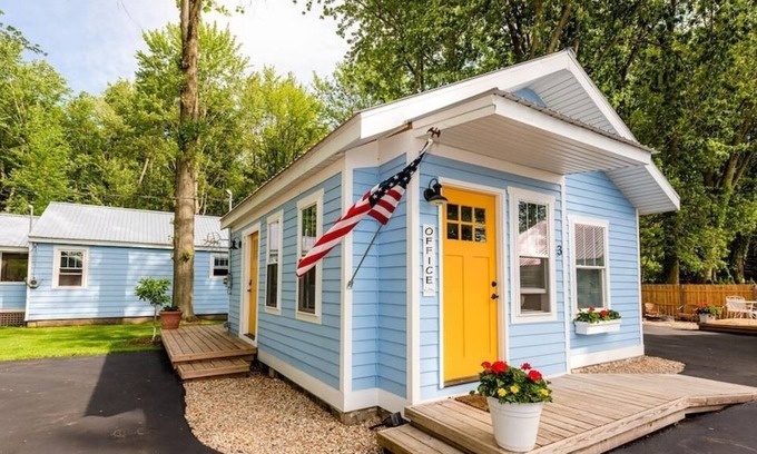 Paw Paw Lake Cabaña | Heron's Nest I Paw Paw Lake Cottages I Michigan #3