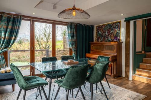 Callington Casa | Heron's Perch- A pond-side retreat with cinema room