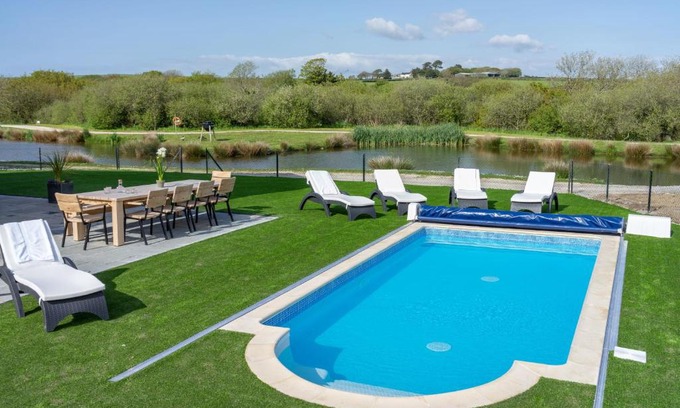 Winnard's Perch Complejo | Herons House Sleeps 12, heated Pool, hot tub, sauna, games room 5 Star!
