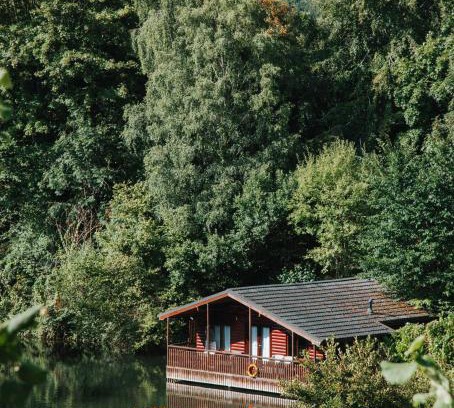 Caerwys Complejo | Herons Lake Retreat Hot Tub Lodges