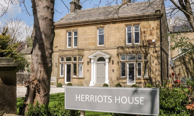 Skipton Cabaña | HERRIOTS HOUSE, pet friendly, luxury holiday cottage in Skipton