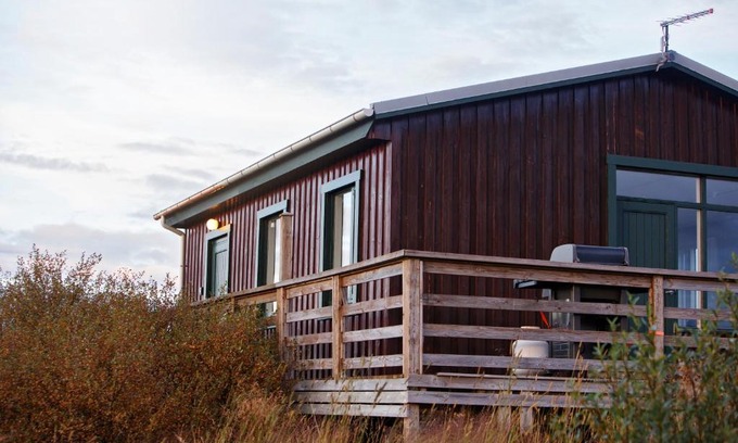 Borgarnes Casa | Hestaland Riverside Cottage