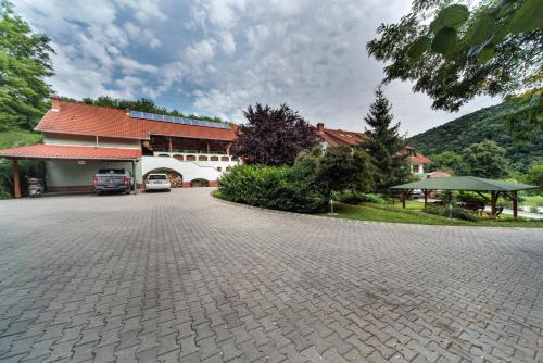 Mecseknadasd Casa | Hetényi Apartmanház és Birtok
