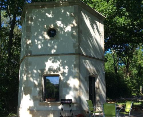 Semur-en-Auxois Casa | Hexagonal Tower for 2 with shared pool