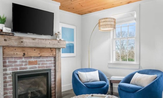 West Barnstable Casa | HGTV Featured Renovated Home Minutes to Beach