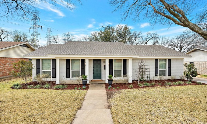 Waco Casa | HGTV's FIXER UPPER "The Plain Jane”