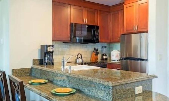 Waikiki Complejo | HGVC Hawaii Village, Beachfront Resort, Hot Tub, Pool