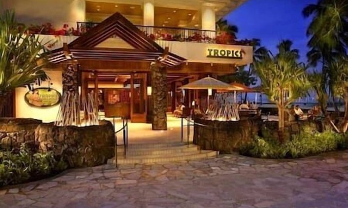 Waikiki Complejo | HGVC Hawaiian Village Beachfront Resort & Spa, Hot Tub, Pool