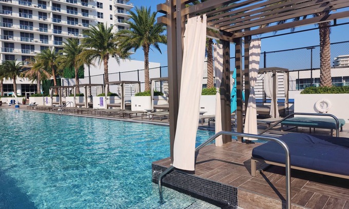 Hollywood South Central Beach Complejo | HH Exclusive Condos by Cielo Stays