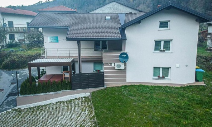 Kamno Casa | Hiša Bohinc z wellnessom