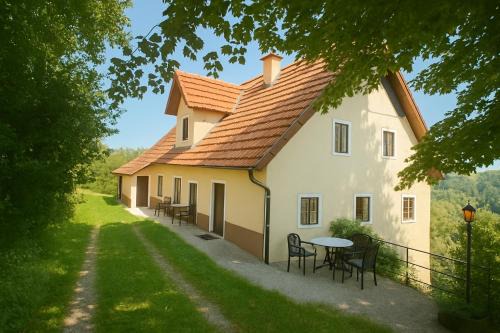 Idrija Casa | Hiša p'r Kobalu