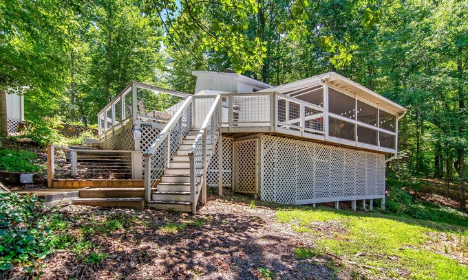 Hiawassee Chalet De Esquí | Hiawassee Chalet | Pet Friendly I Enclosed Patio/1m to Marina
