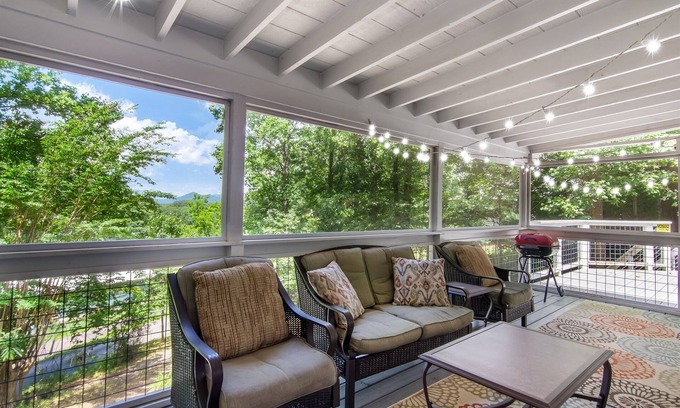 Hiawassee Chalet De Esquí | Hiawassee Chalet | Pet Friendly I Enclosed Patio/1m to Marina