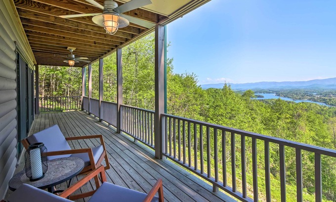 Hiawassee Casa | 'Haven Ridge' - ¡Casa de lujo con vistas a la montaña!
