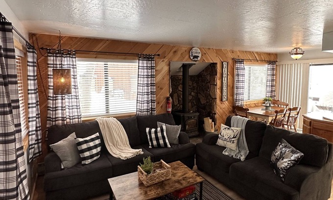 Beaver Casa | Hibernation Station - Unit #4 - Relax, unwind, refresh!