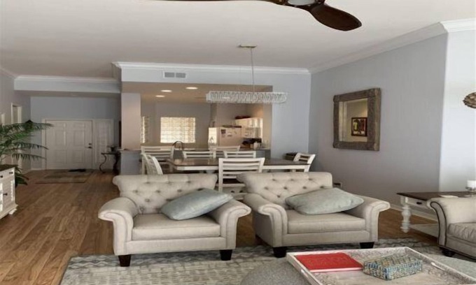 Tropical Cove Condominio | Hibiscus Flower at Lexington CC Golf Village