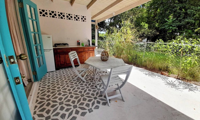 Dover Cabaña | Hibiscus Hideaway Dover Beach- 1 bed Cottage