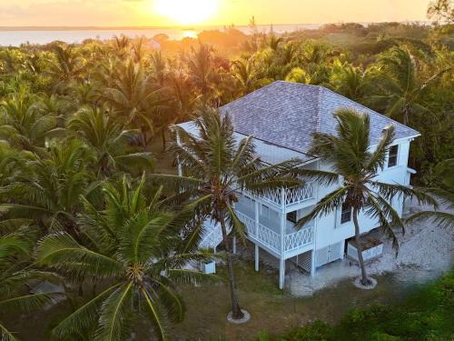 Dunmore Town Casa | Hibiscus Hill Guest House - Elegant Garden Oasis, Pink Sand Bch home