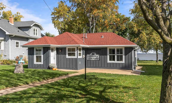 Oshkosh Casa | Hickory Hideaway-2 Bedroom with Lakeviews