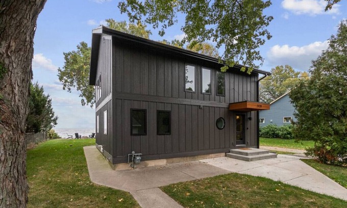 Oshkosh Casa | Hickory On The Lake- Beautiful home on Lake Winnebago